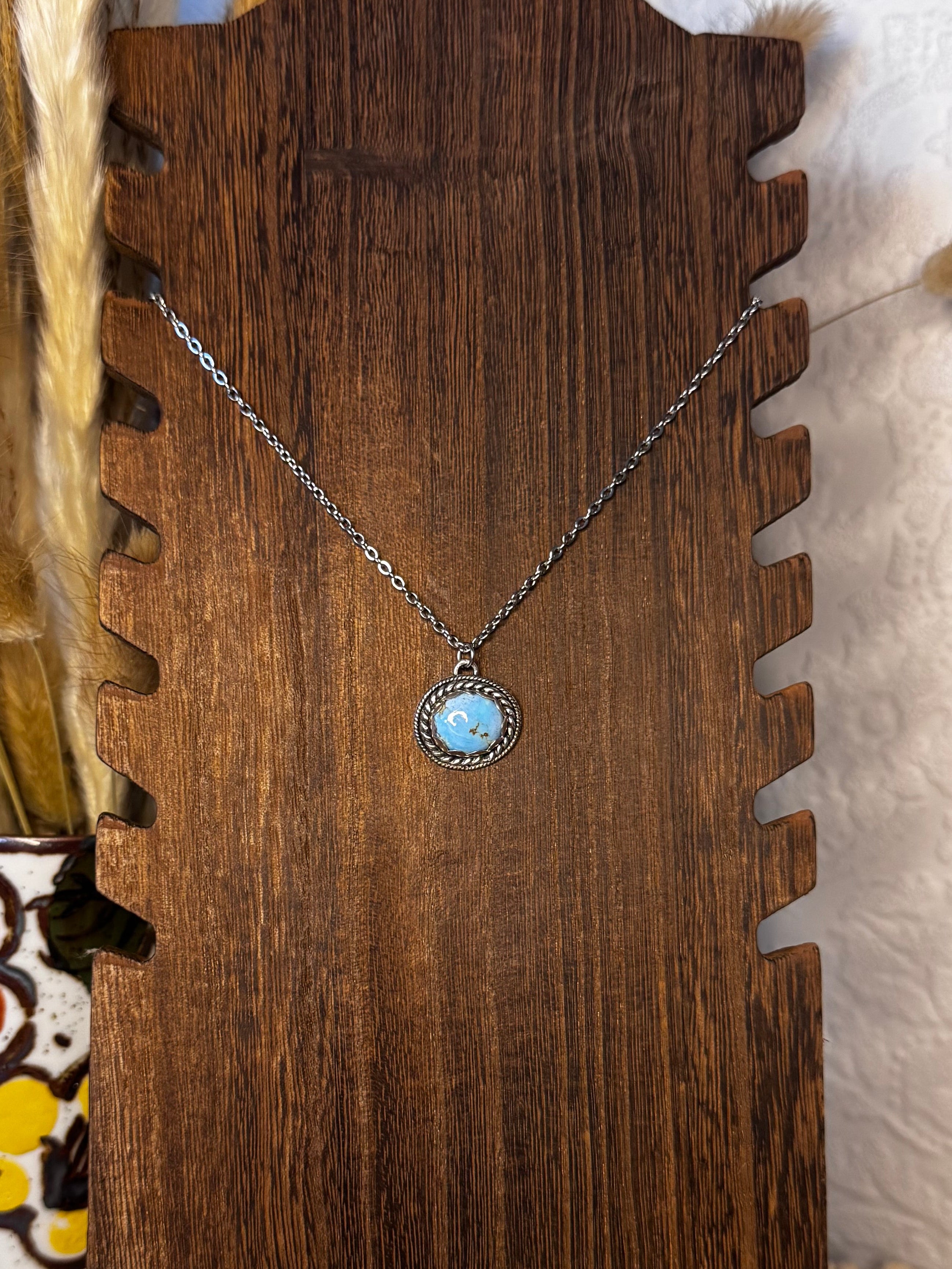Golden Hills Simple Necklace