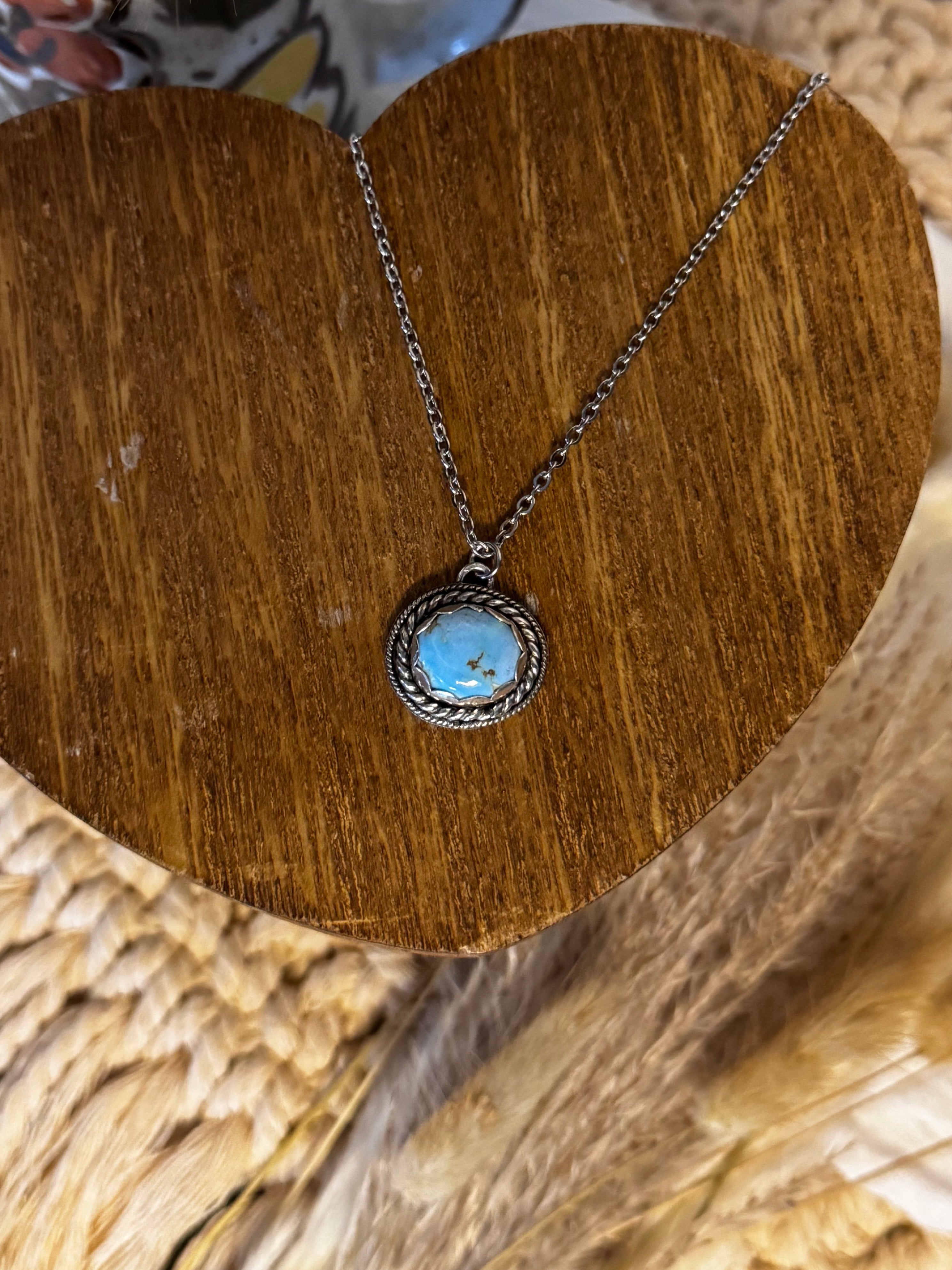 Golden Hills Simple Necklace